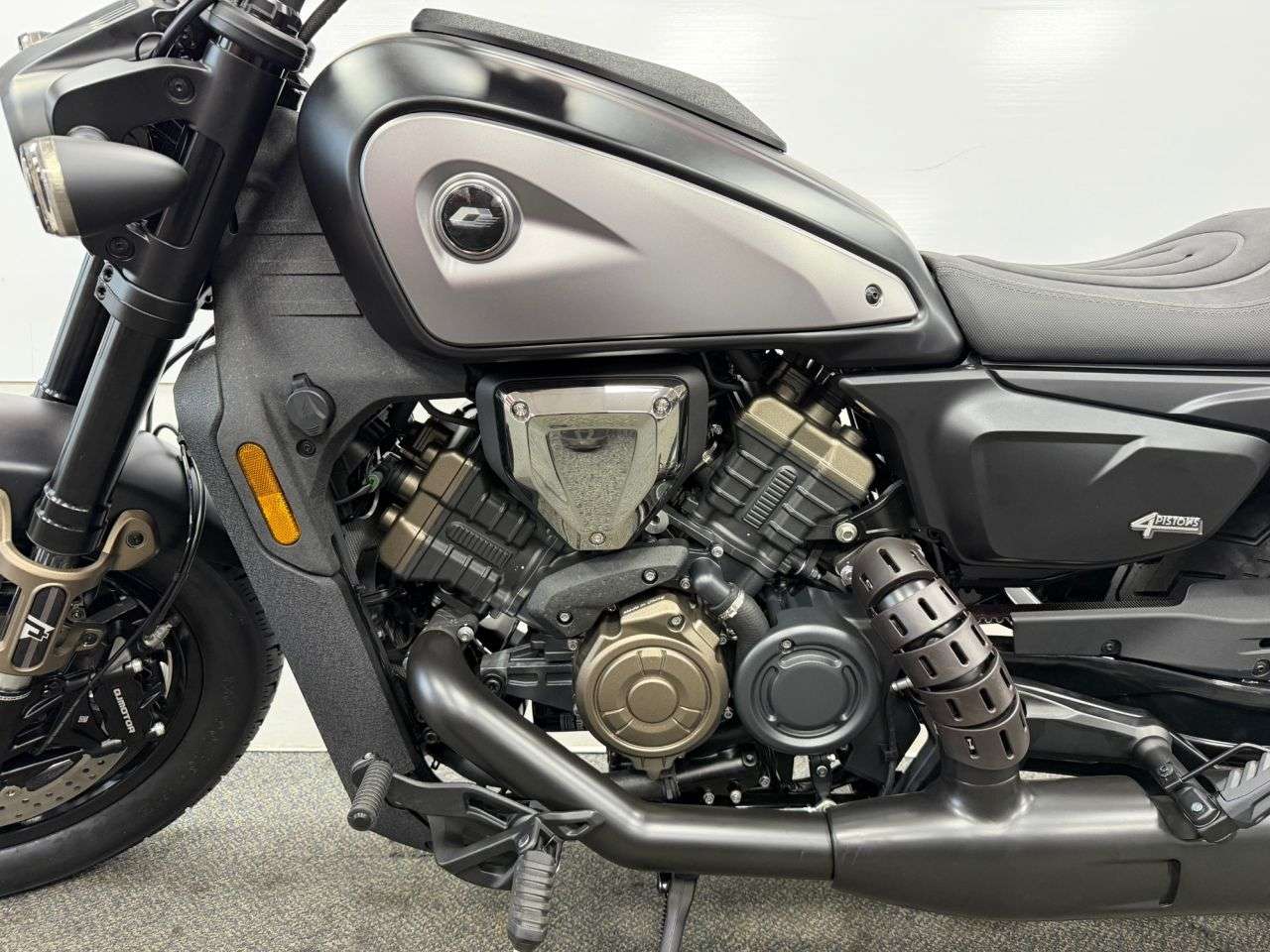 null QJMOTOR SRV 600 V null QJMOTOR SRV 600 V