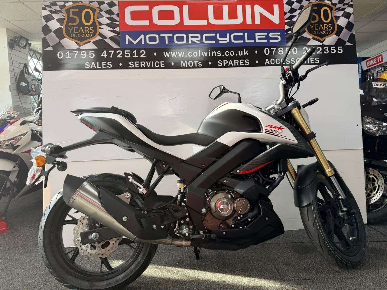 A 2025 QJMOTOR SRK 125 S 125cc A 2025 QJMOTOR SRK 125 S 125cc