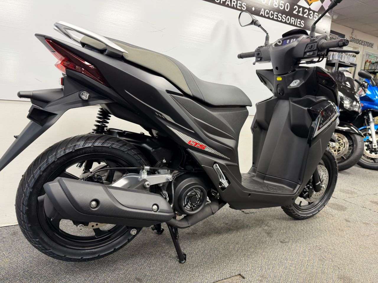 null QJMOTOR LTS 125 S null QJMOTOR LTS 125 S