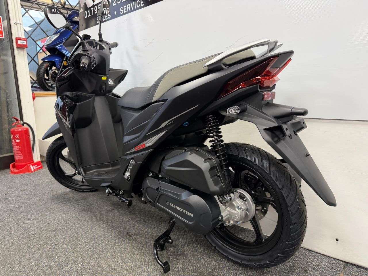 null QJMOTOR LTS 125 S null QJMOTOR LTS 125 S