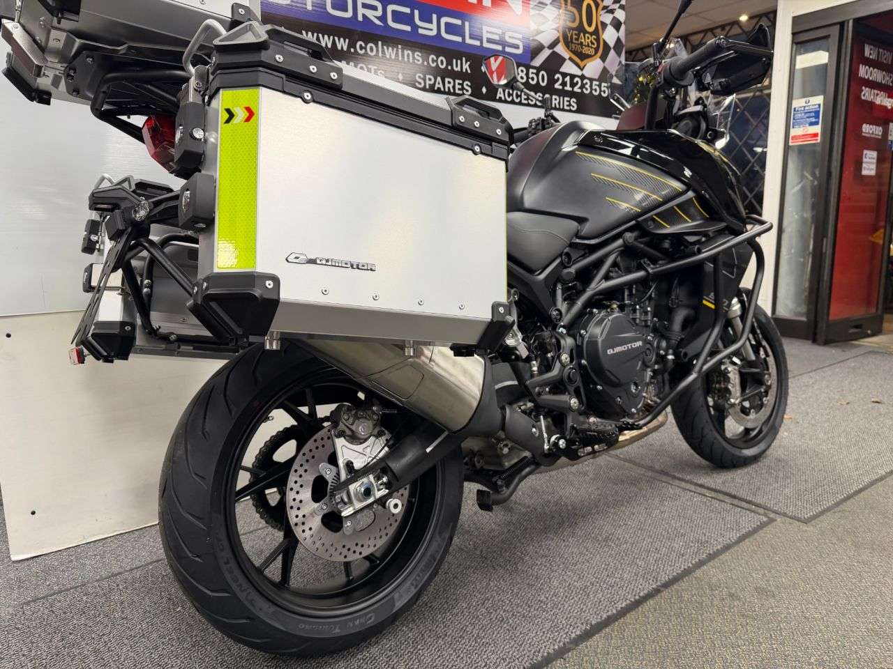 null QJMOTOR SRT 900 S null QJMOTOR SRT 900 S