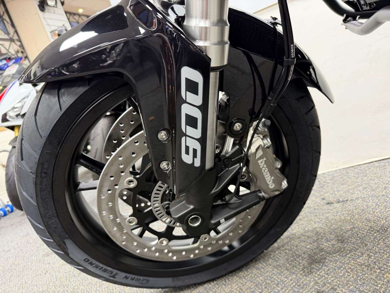 null QJMOTOR SRT 900 S null QJMOTOR SRT 900 S