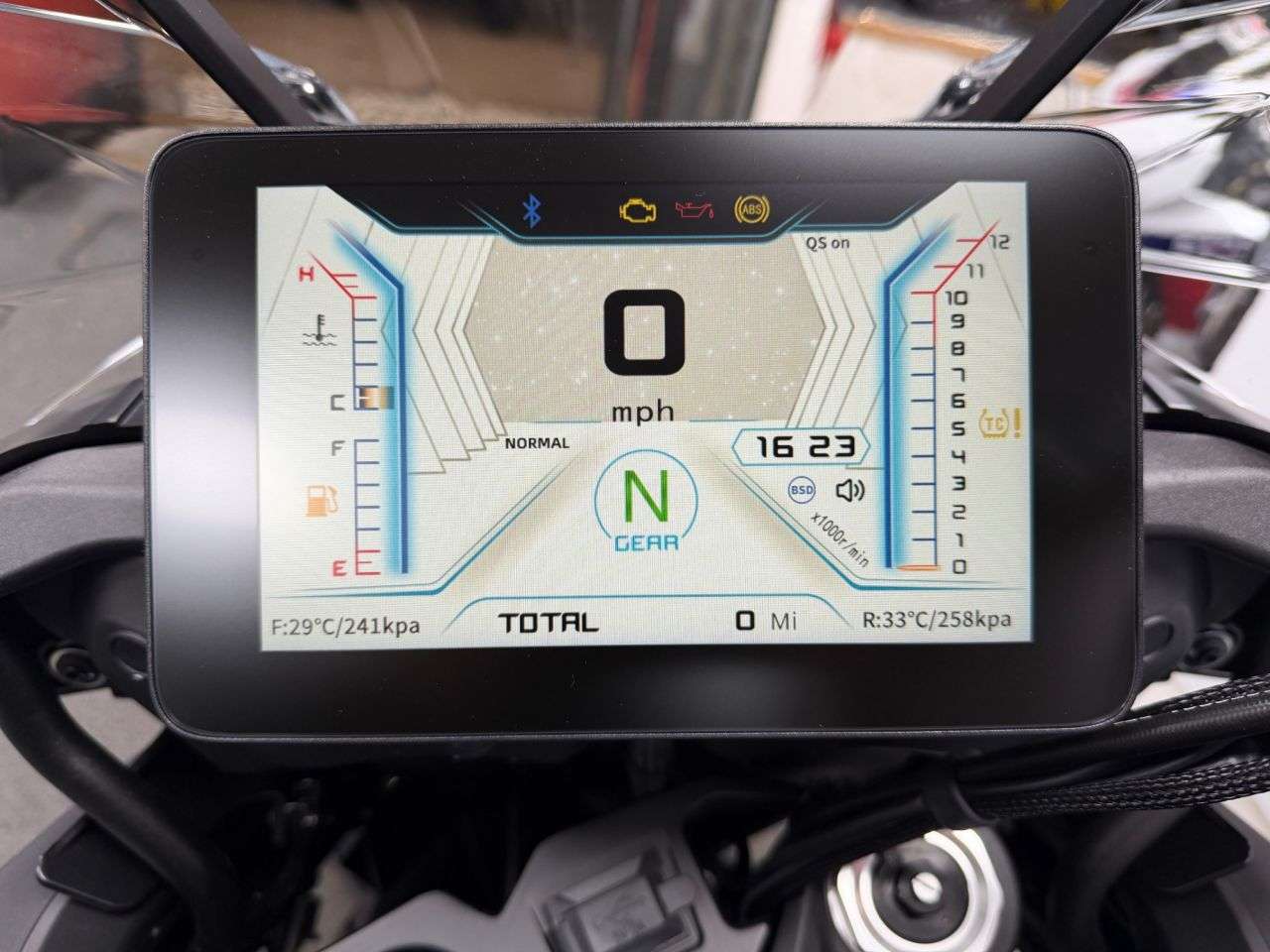 null QJMOTOR SRT 900 S null QJMOTOR SRT 900 S