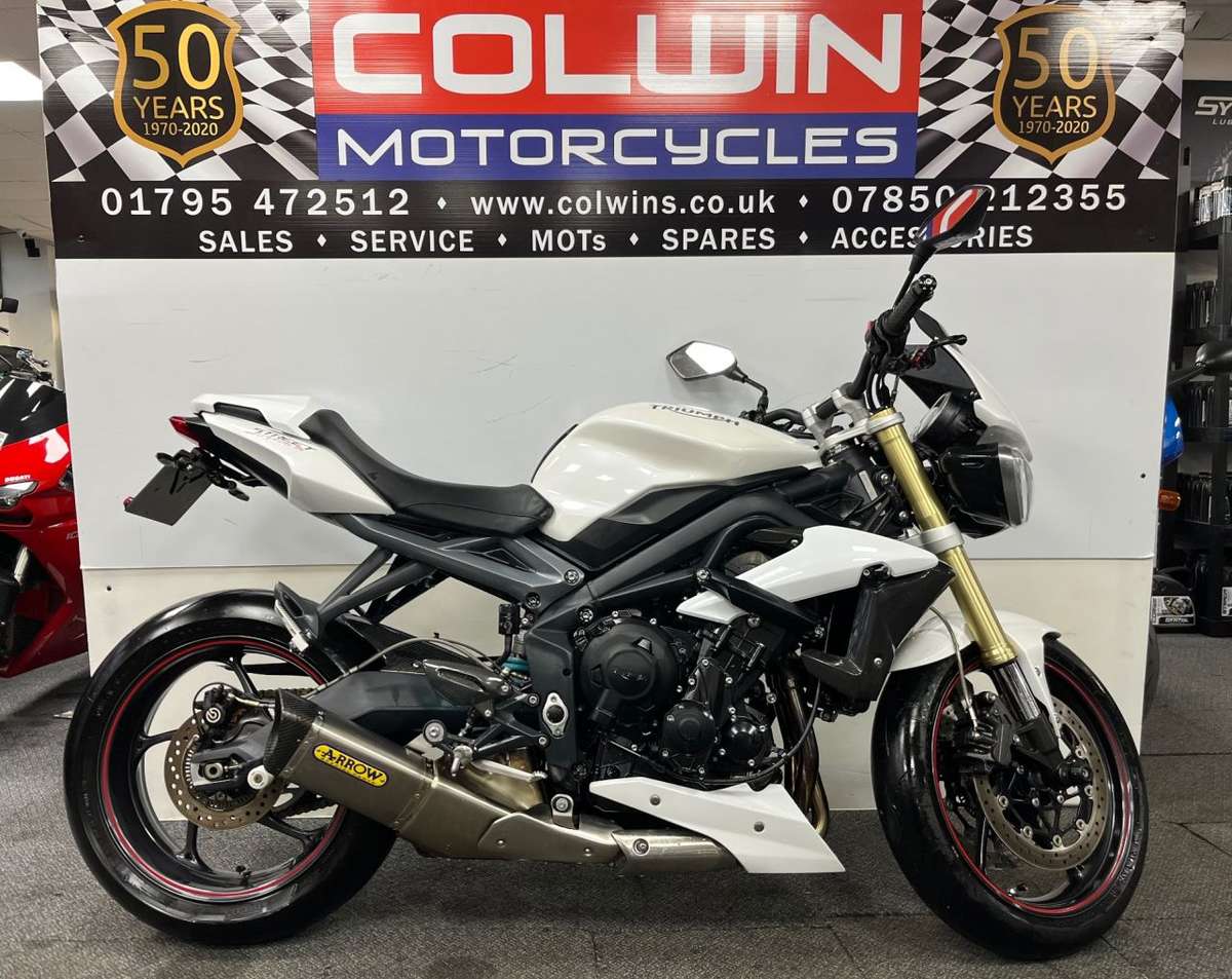 Check out this Triumph Street Triple 675 2016 Petrol Manual