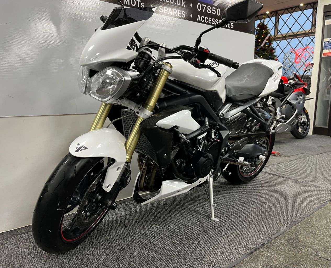 A 2016 TRIUMPH STREET TRIPLE 675 675 O ring (106 ps) A 2016 TRIUMPH STREET TRIPLE 675 675 O ring (106 ps)