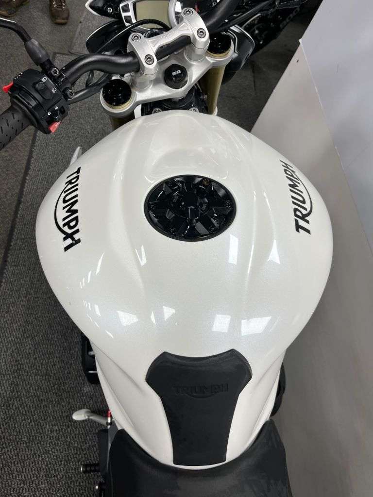 2016 TRIUMPH STREET TRIPLE 675 2016 TRIUMPH STREET TRIPLE 675