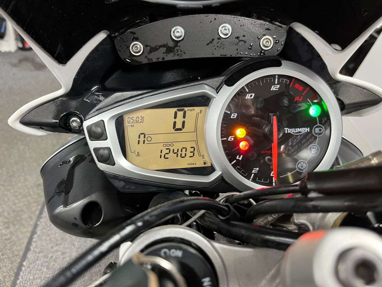 2016 TRIUMPH STREET TRIPLE 675 2016 TRIUMPH STREET TRIPLE 675