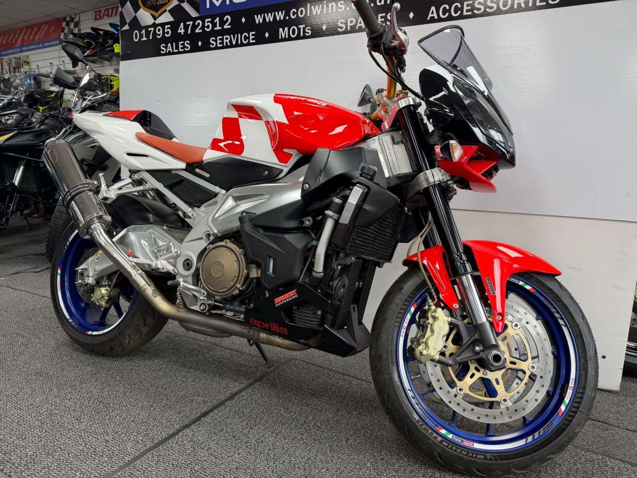 A 2007 APRILIA TUONO 1000 998cc A 2007 APRILIA TUONO 1000 998cc
