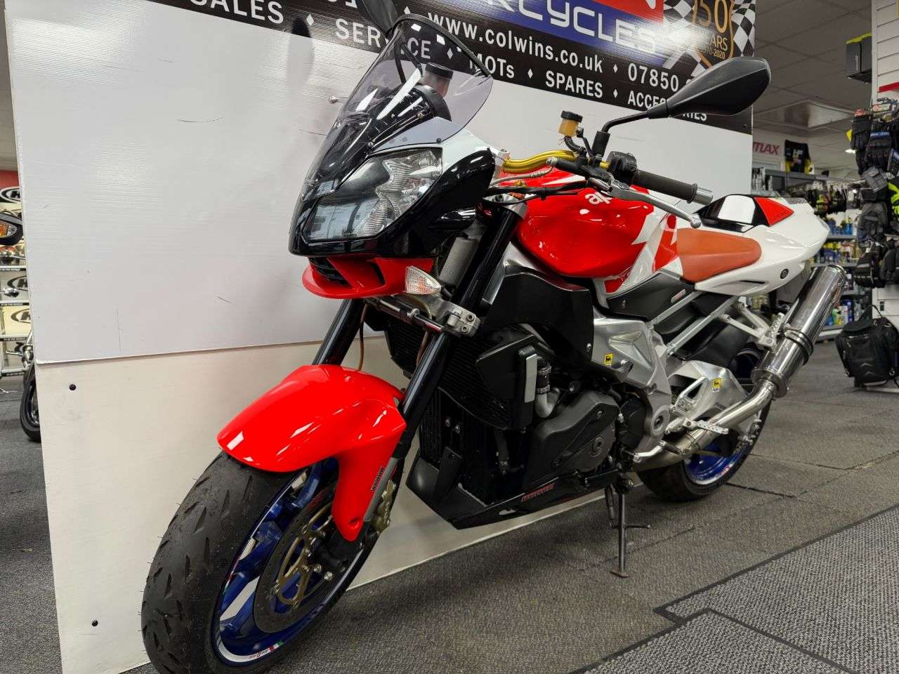 A 2007 APRILIA TUONO 1000 998cc A 2007 APRILIA TUONO 1000 998cc