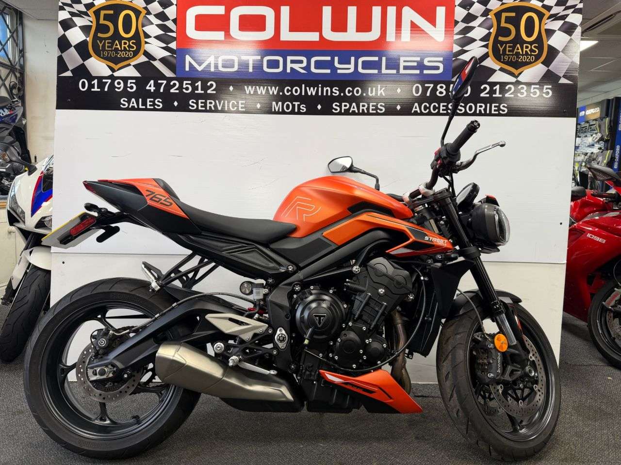 A 2024 TRIUMPH STREET TRIPLE 765 765 R Naked Petrol Manual X-ring Euro 5 (120 ps) A 2024 TRIUMPH STREET TRIPLE 765 765 R Naked Petrol Manual X-ring Euro 5 (120 ps)