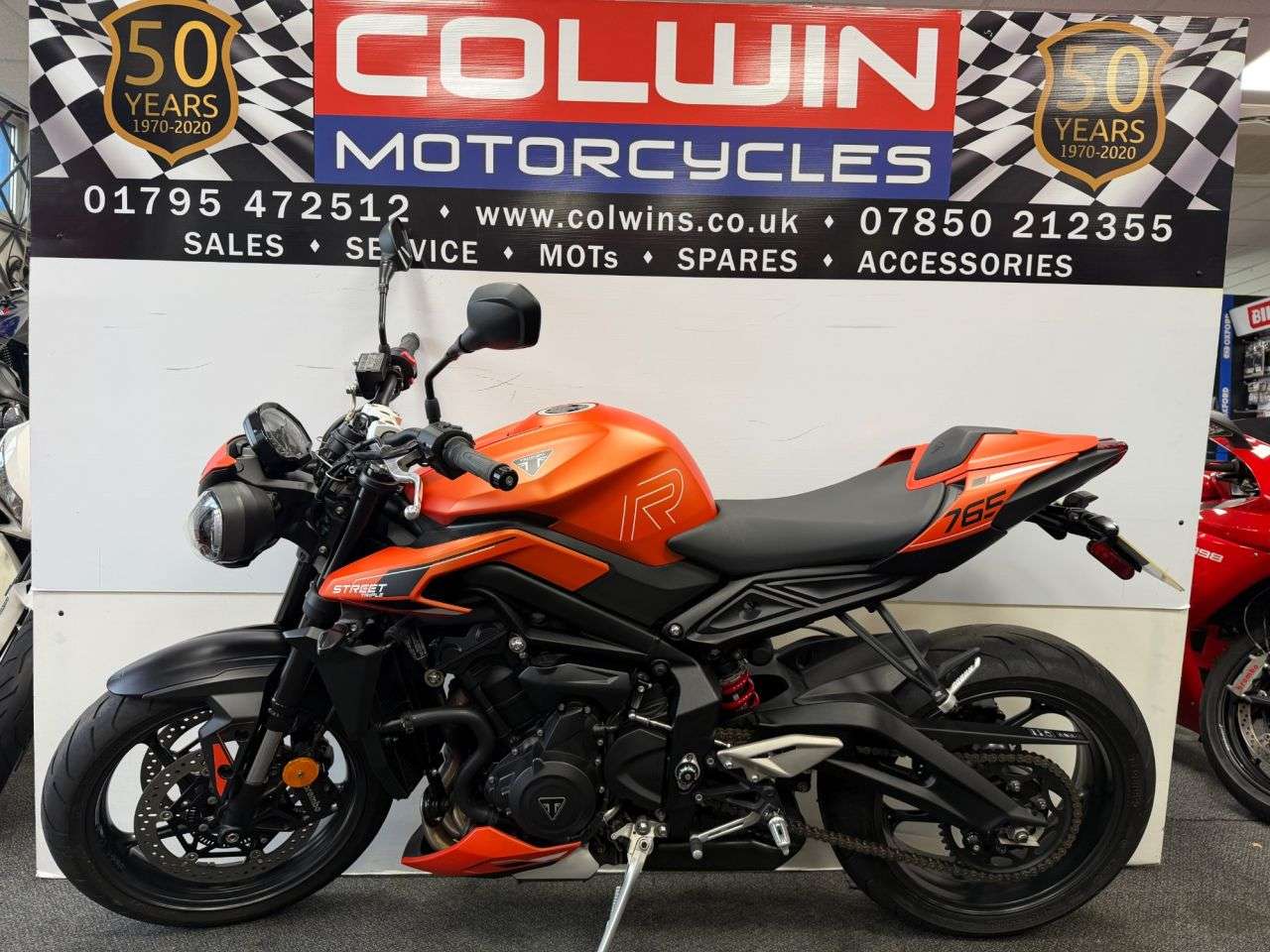 A 2024 TRIUMPH STREET TRIPLE 765 765 R Naked Petrol Manual X-ring Euro 5 (120 ps) A 2024 TRIUMPH STREET TRIPLE 765 765 R Naked Petrol Manual X-ring Euro 5 (120 ps)