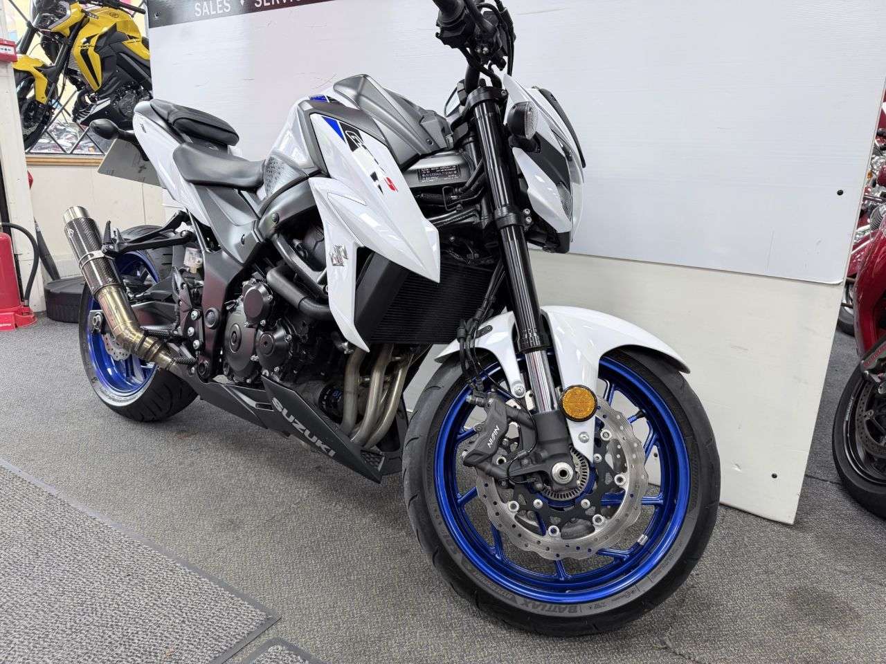 A 2020 SUZUKI GSX-S750 750 Naked Petrol Manual Euro 4 (114 ps) A 2020 SUZUKI GSX-S750 750 Naked Petrol Manual Euro 4 (114 ps)