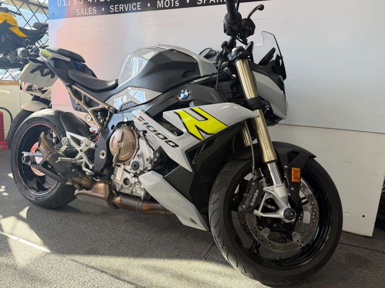 A 2022 BMW S 1000 R 1000 Sport Naked Petrol Manual Euro 5 (164 ps) A 2022 BMW S 1000 R 1000 Sport Naked Petrol Manual Euro 5 (164 ps)