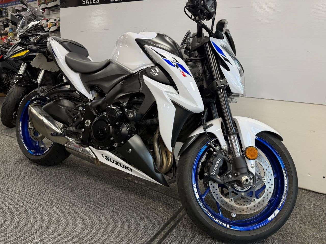 A 2019 SUZUKI GSX-S1000 1000 Naked Petrol Manual Euro 4 (152 ps) A 2019 SUZUKI GSX-S1000 1000 Naked Petrol Manual Euro 4 (152 ps)