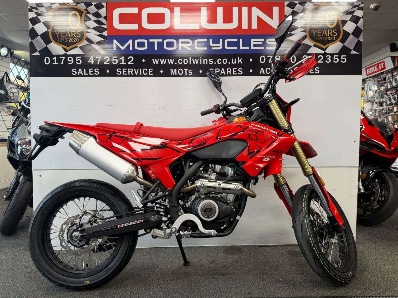 A 2026 QJMOTOR COV 125 S SUPERMOTO A 2026 QJMOTOR COV 125 S SUPERMOTO