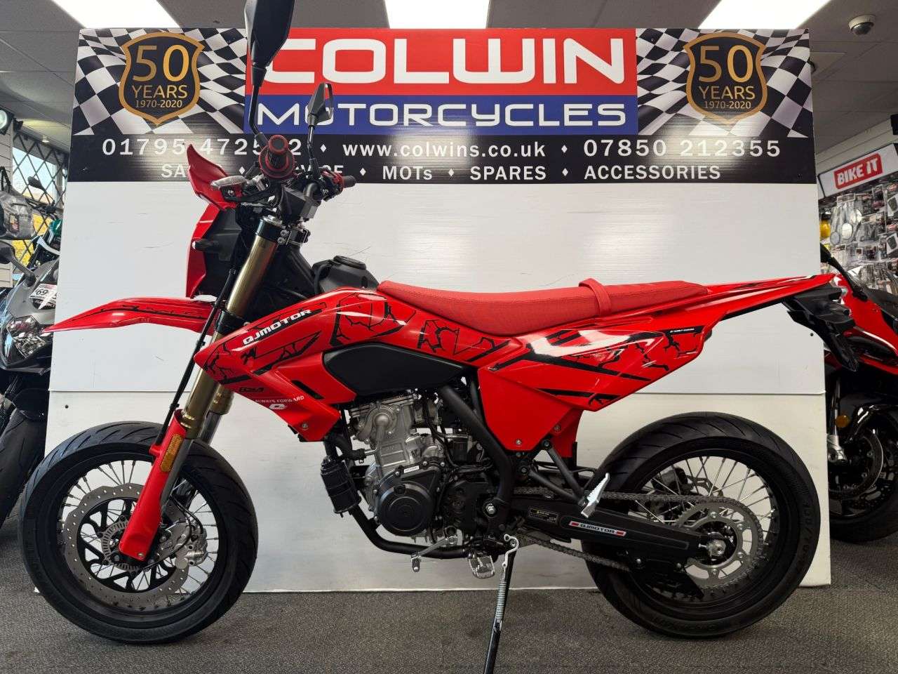 A 2026 QJMOTOR COV 125 S SUPERMOTO A 2026 QJMOTOR COV 125 S SUPERMOTO