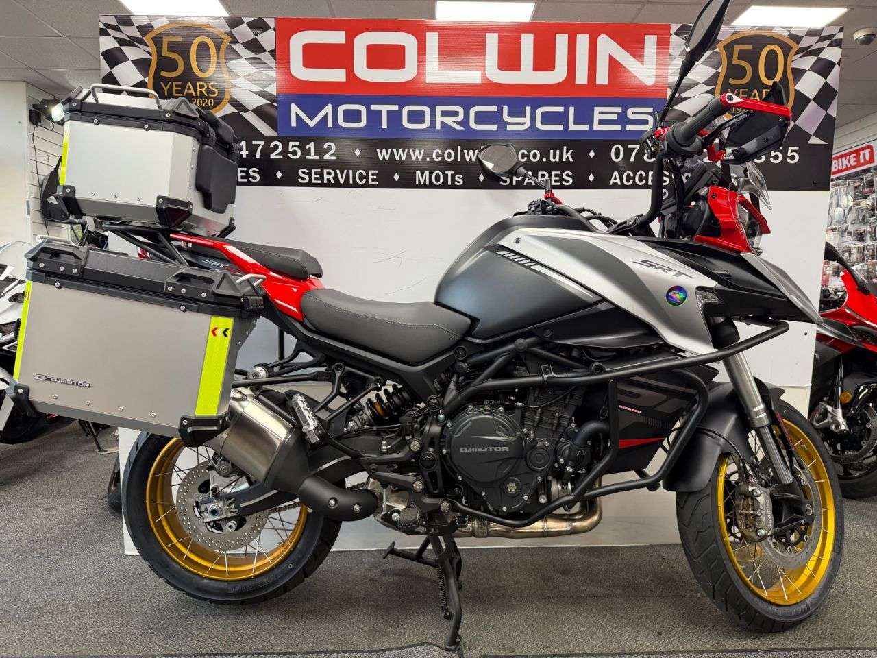 A 2026 QJMOTOR SRT 900 SX FULL LUGGAGE INCLUDED A 2026 QJMOTOR SRT 900 SX FULL LUGGAGE INCLUDED