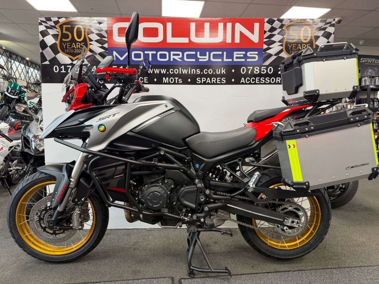 A 2026 QJMOTOR SRT 900 SX FULL LUGGAGE INCLUDED A 2026 QJMOTOR SRT 900 SX FULL LUGGAGE INCLUDED