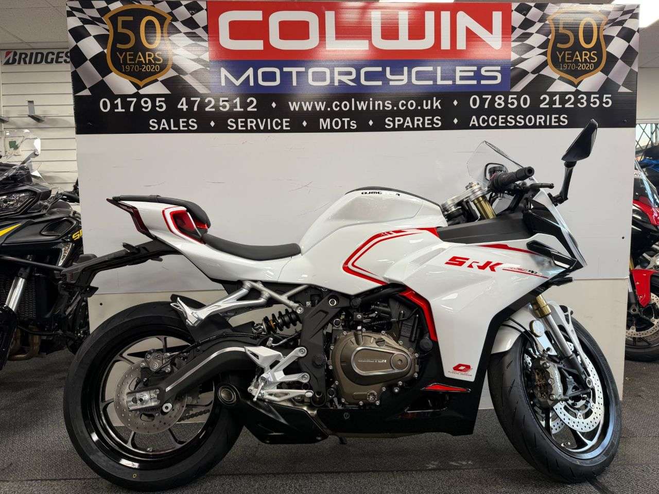 A 2026 QJMOTOR SRK421RR 421cc A 2026 QJMOTOR SRK421RR 421cc