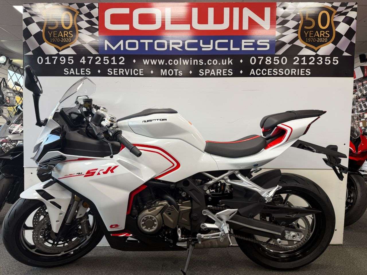 A 2026 QJMOTOR SRK421RR 421cc A 2026 QJMOTOR SRK421RR 421cc