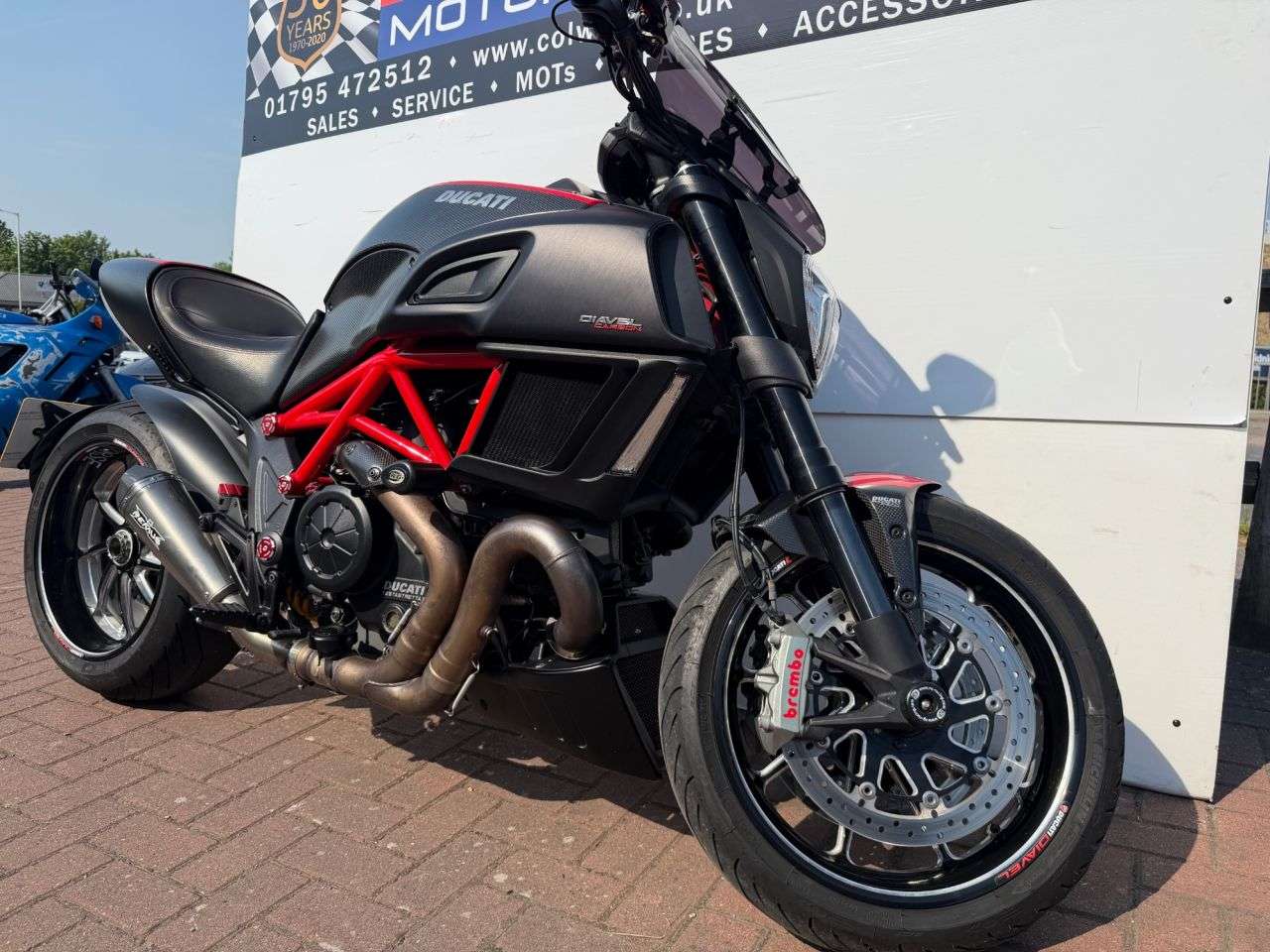 A 2016 DUCATI DIAVEL 1198 Carbon Custom Cruiser Petrol Manual Euro 3 (154 ps) A 2016 DUCATI DIAVEL 1198 Carbon Custom Cruiser Petrol Manual Euro 3 (154 ps)