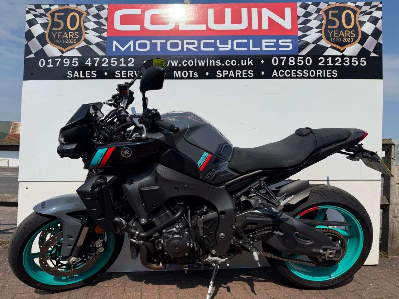 A 2023 YAMAHA MT-10 1000 Hyper-naked Petrol Manual Euro 5 (160 ps) A 2023 YAMAHA MT-10 1000 Hyper-naked Petrol Manual Euro 5 (160 ps)