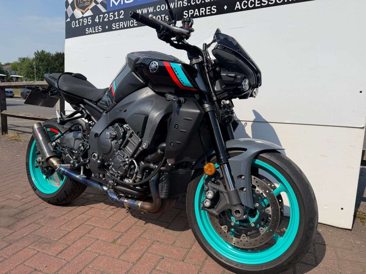 A 2023 YAMAHA MT-10 1000 Hyper-naked Petrol Manual Euro 5 (160 ps) A 2023 YAMAHA MT-10 1000 Hyper-naked Petrol Manual Euro 5 (160 ps)