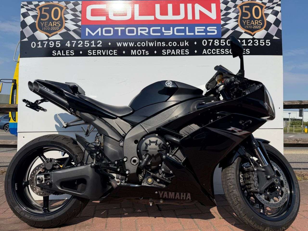A 2007 YAMAHA R1 1000 Super Sports Petrol Manual A 2007 YAMAHA R1 1000 Super Sports Petrol Manual