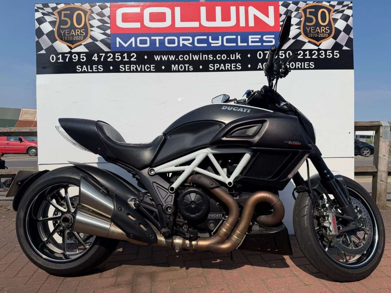A 2015 DUCATI DIAVEL 1198 Carbon Custom Cruiser Petrol Manual Euro 3 (154 ps) A 2015 DUCATI DIAVEL 1198 Carbon Custom Cruiser Petrol Manual Euro 3 (154 ps)