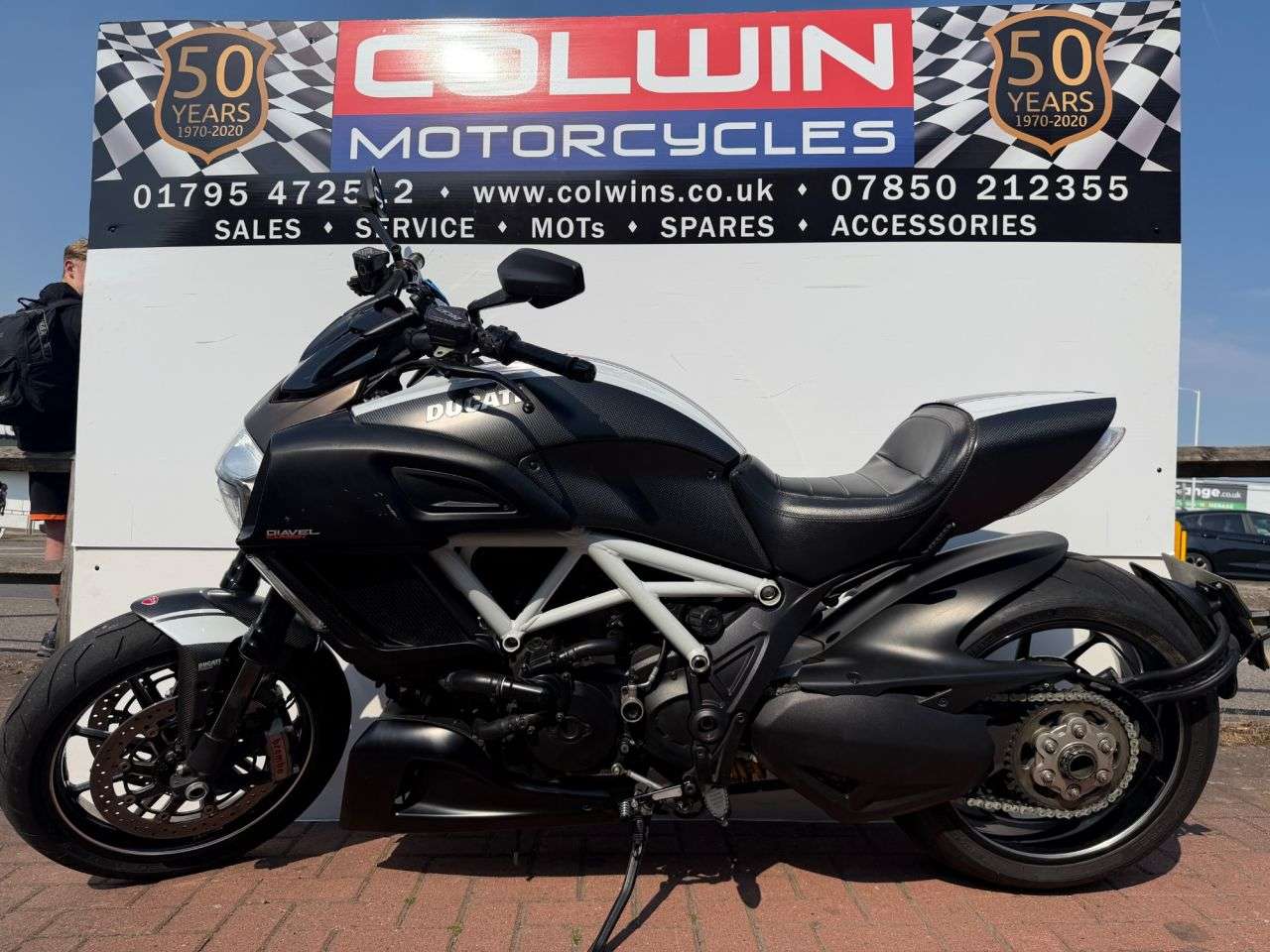 A 2015 DUCATI DIAVEL 1198 Carbon Custom Cruiser Petrol Manual Euro 3 (154 ps) A 2015 DUCATI DIAVEL 1198 Carbon Custom Cruiser Petrol Manual Euro 3 (154 ps)