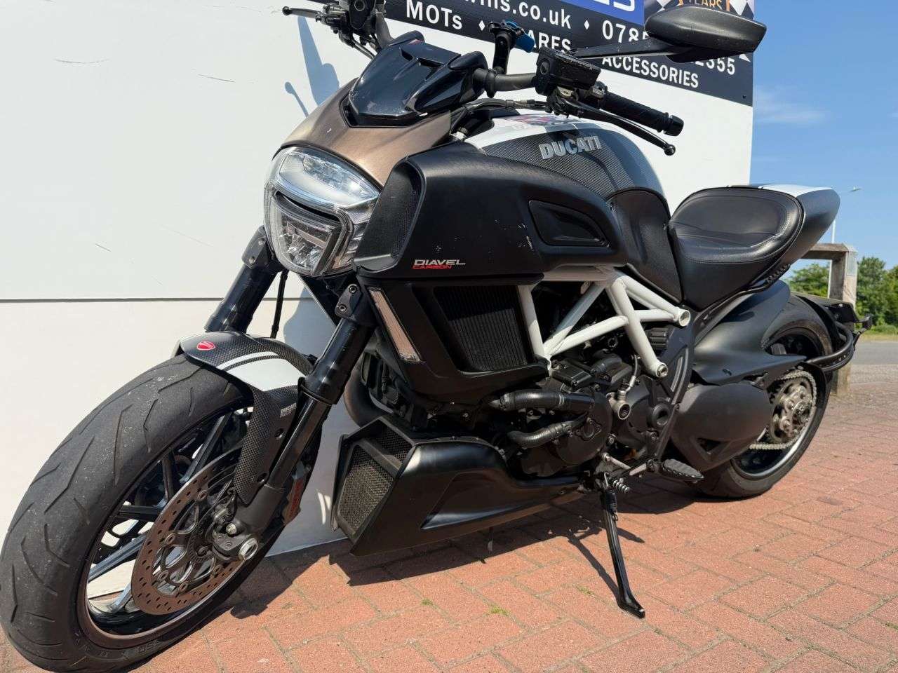 A 2015 DUCATI DIAVEL 1198 Carbon Custom Cruiser Petrol Manual Euro 3 (154 ps) A 2015 DUCATI DIAVEL 1198 Carbon Custom Cruiser Petrol Manual Euro 3 (154 ps)