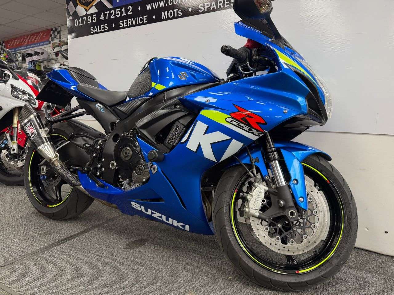 A 2015 SUZUKI GSX-R600 600 Super Sports Petrol Manual (126 ps) A 2015 SUZUKI GSX-R600 600 Super Sports Petrol Manual (126 ps)