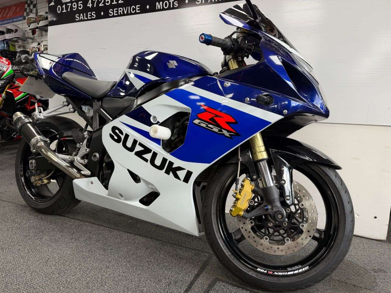 A 2005 SUZUKI GSX-R750 749cc A 2005 SUZUKI GSX-R750 749cc