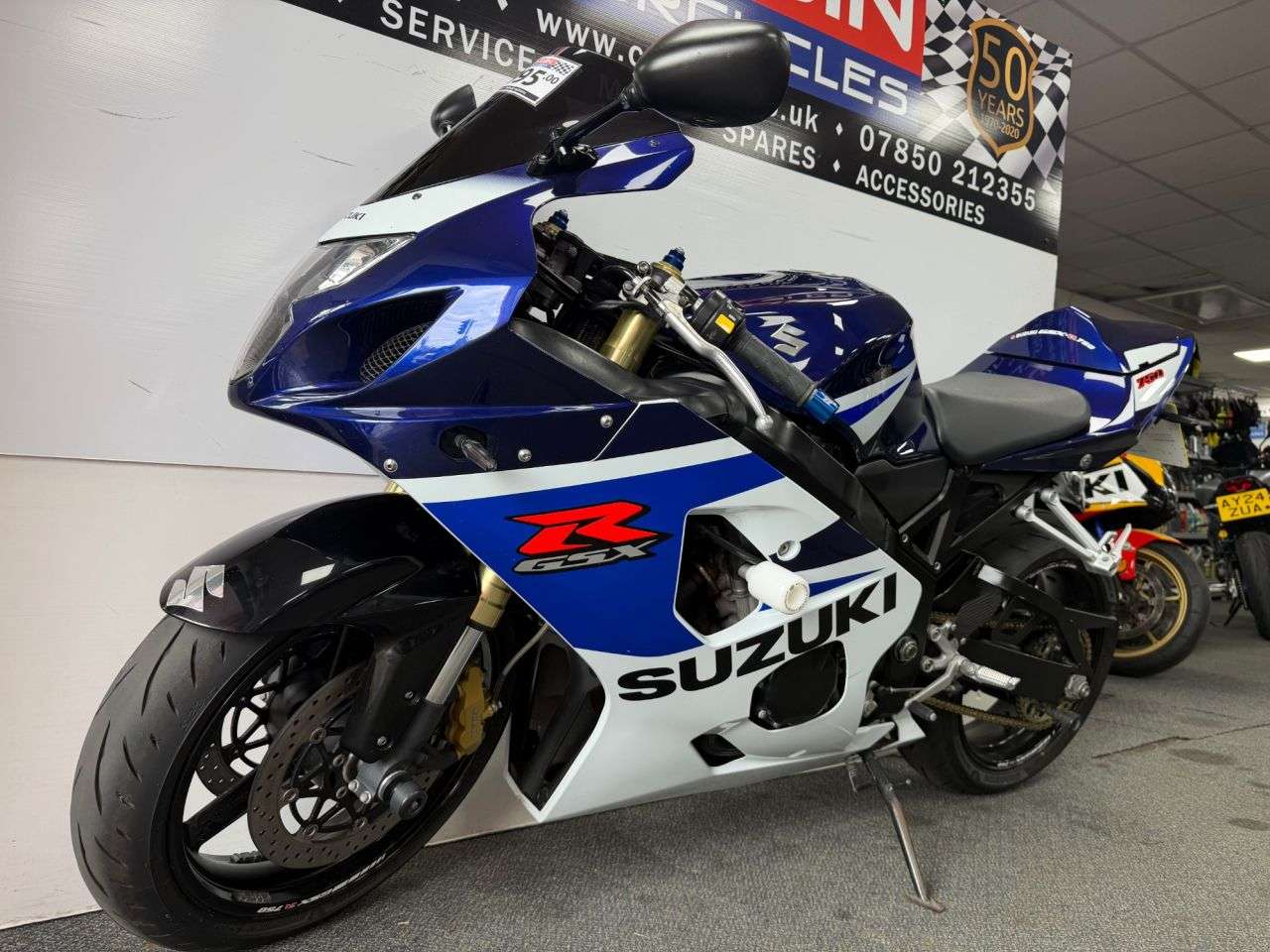 A 2005 SUZUKI GSX-R750 749cc A 2005 SUZUKI GSX-R750 749cc
