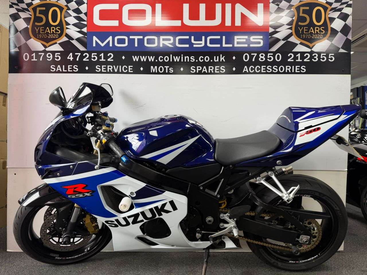 A 2005 SUZUKI GSX-R750 749cc A 2005 SUZUKI GSX-R750 749cc