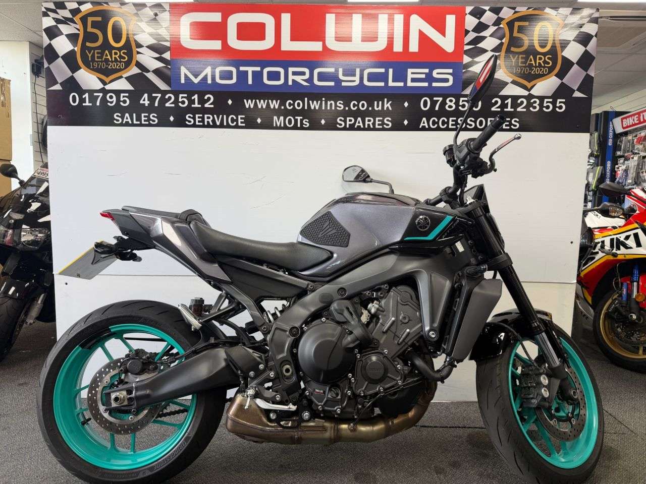 A 2025 YAMAHA MT-09 900 Naked Petrol Y-AMT Euro 5 (119 ps) A 2025 YAMAHA MT-09 900 Naked Petrol Y-AMT Euro 5 (119 ps)
