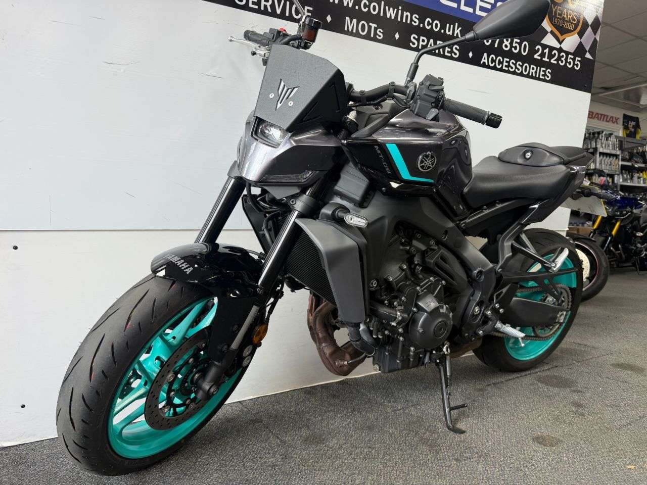 A 2025 YAMAHA MT-09 900 Naked Petrol Y-AMT Euro 5 (119 ps) A 2025 YAMAHA MT-09 900 Naked Petrol Y-AMT Euro 5 (119 ps)