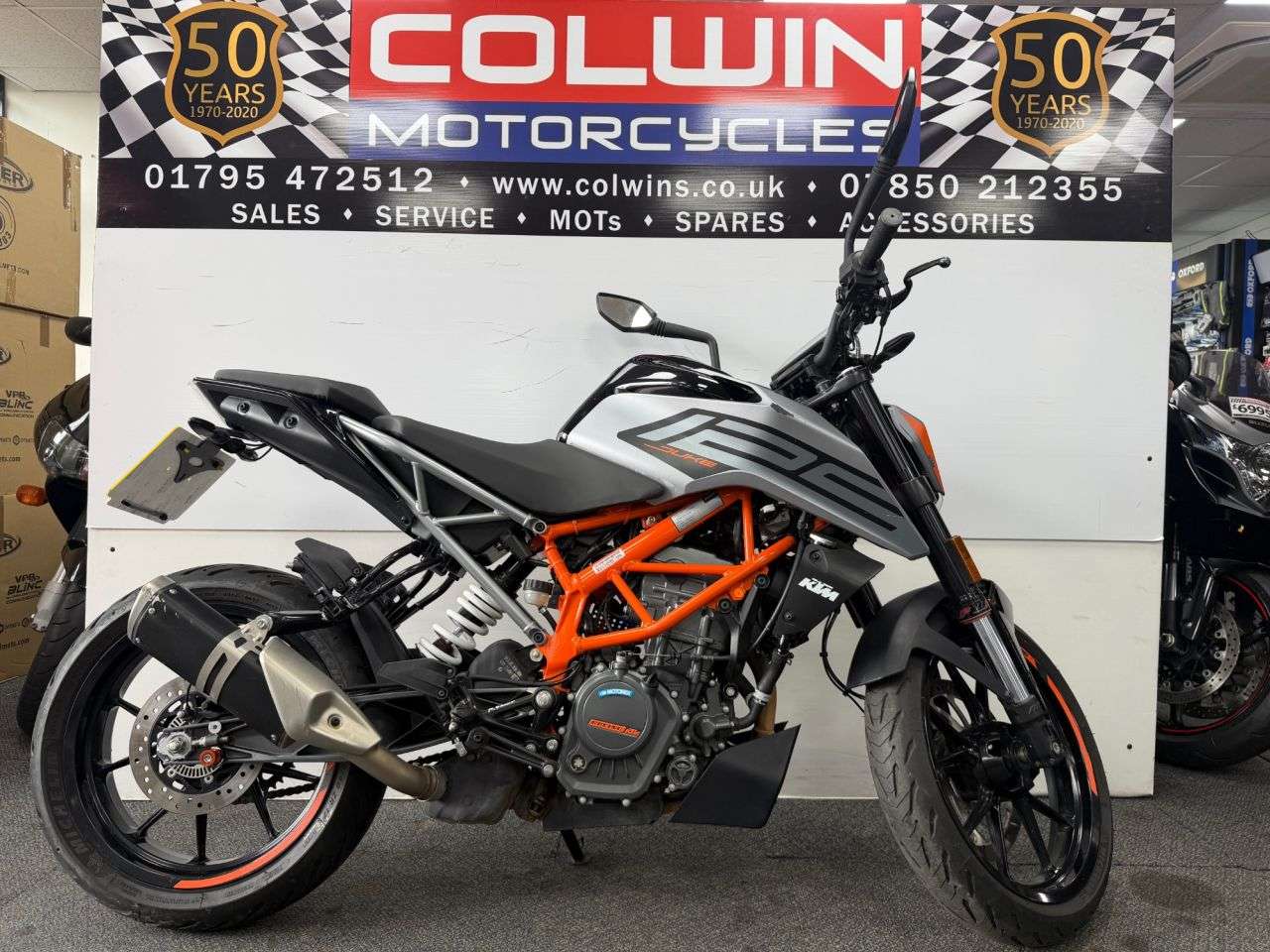 A 2022 KTM 125 DUKE 125 Naked Petrol Manual Euro 5 (15 ps) A 2022 KTM 125 DUKE 125 Naked Petrol Manual Euro 5 (15 ps)
