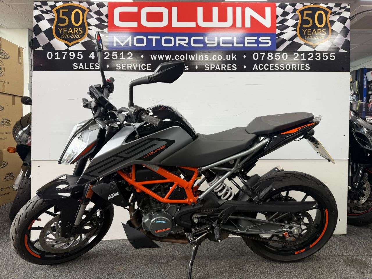 A 2022 KTM 125 DUKE 125 Naked Petrol Manual Euro 5 (15 ps) A 2022 KTM 125 DUKE 125 Naked Petrol Manual Euro 5 (15 ps)