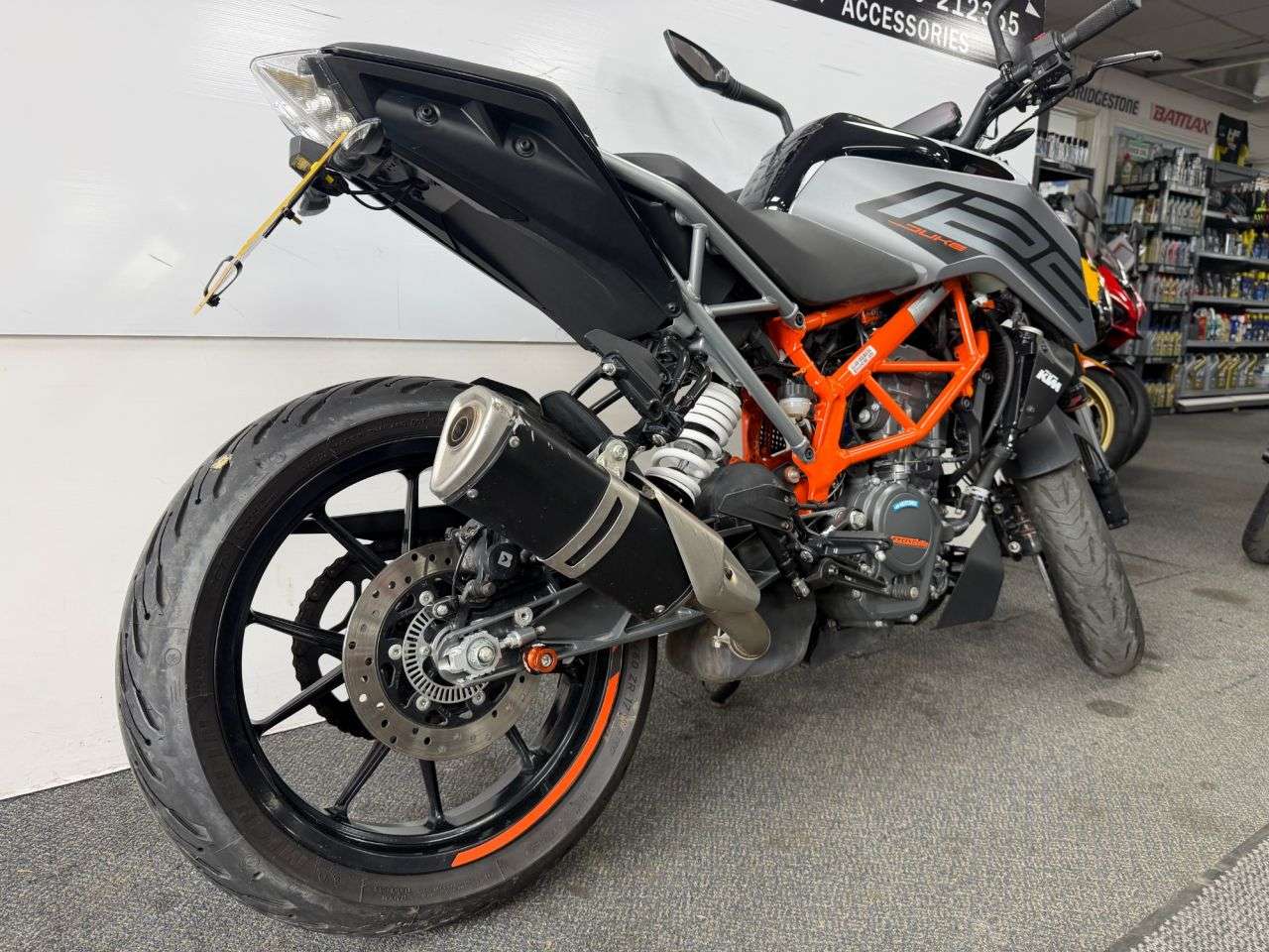 A 2022 KTM 125 DUKE 125 Naked Petrol Manual Euro 5 (15 ps) A 2022 KTM 125 DUKE 125 Naked Petrol Manual Euro 5 (15 ps)