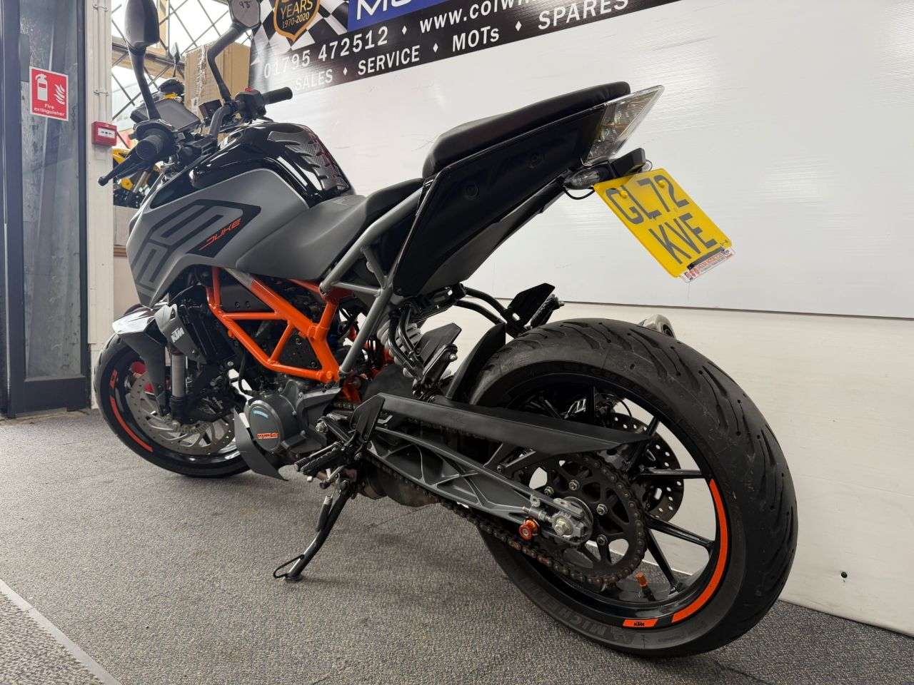 A 2022 KTM 125 DUKE 125 Naked Petrol Manual Euro 5 (15 ps) A 2022 KTM 125 DUKE 125 Naked Petrol Manual Euro 5 (15 ps)