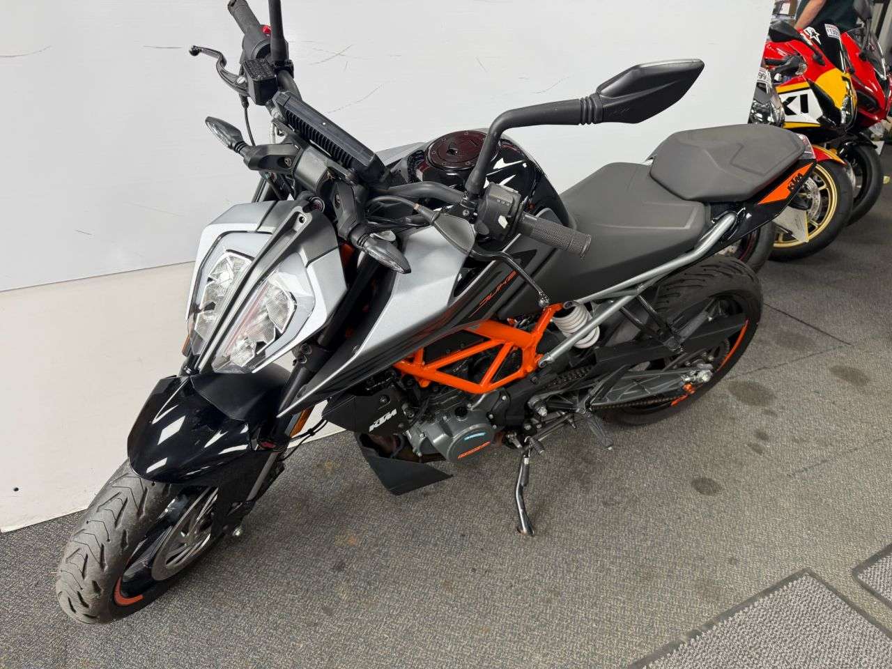 2022 KTM 125 DUKE 2022 KTM 125 DUKE