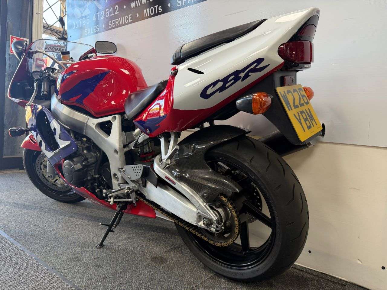 A 2000 HONDA CBR900RR FIREBLADE 918cc A 2000 HONDA CBR900RR FIREBLADE 918cc
