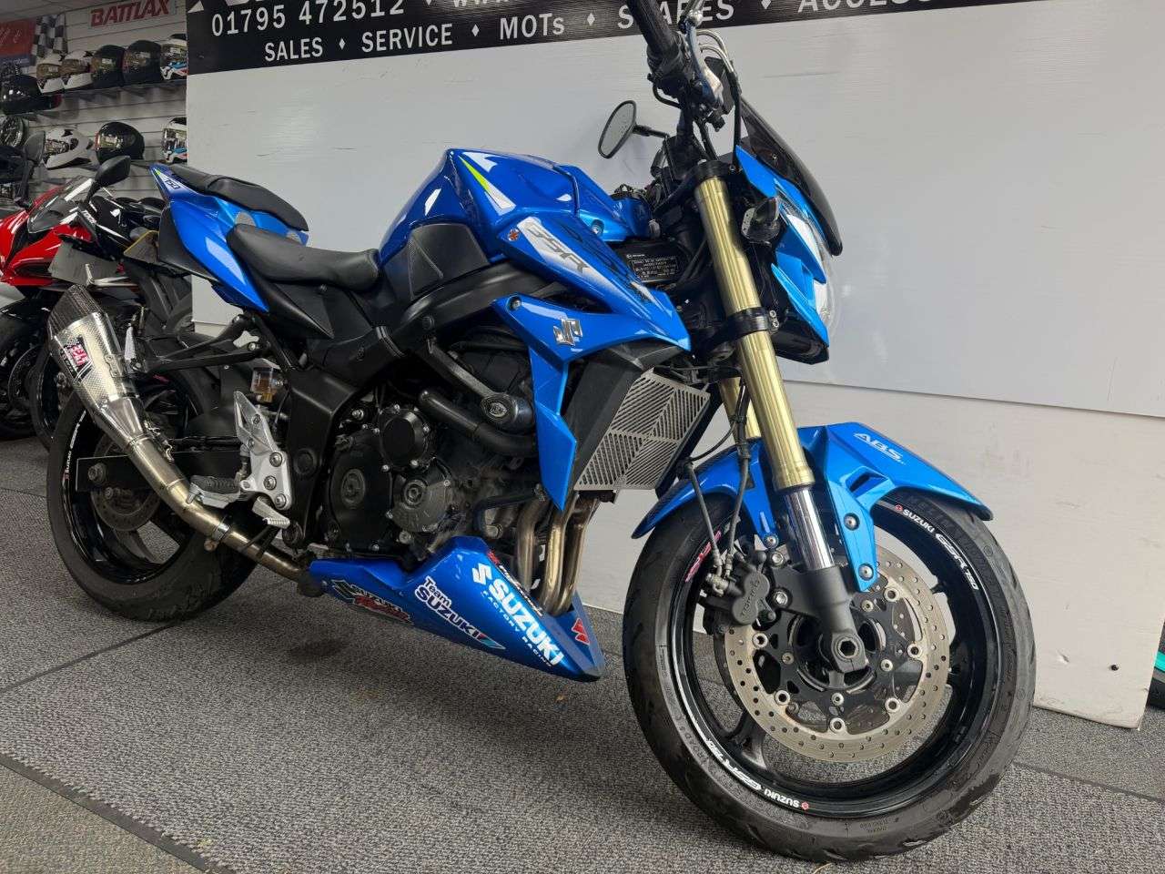 A 2016 SUZUKI GSR750 750 Naked Petrol Manual (106 ps) A 2016 SUZUKI GSR750 750 Naked Petrol Manual (106 ps)