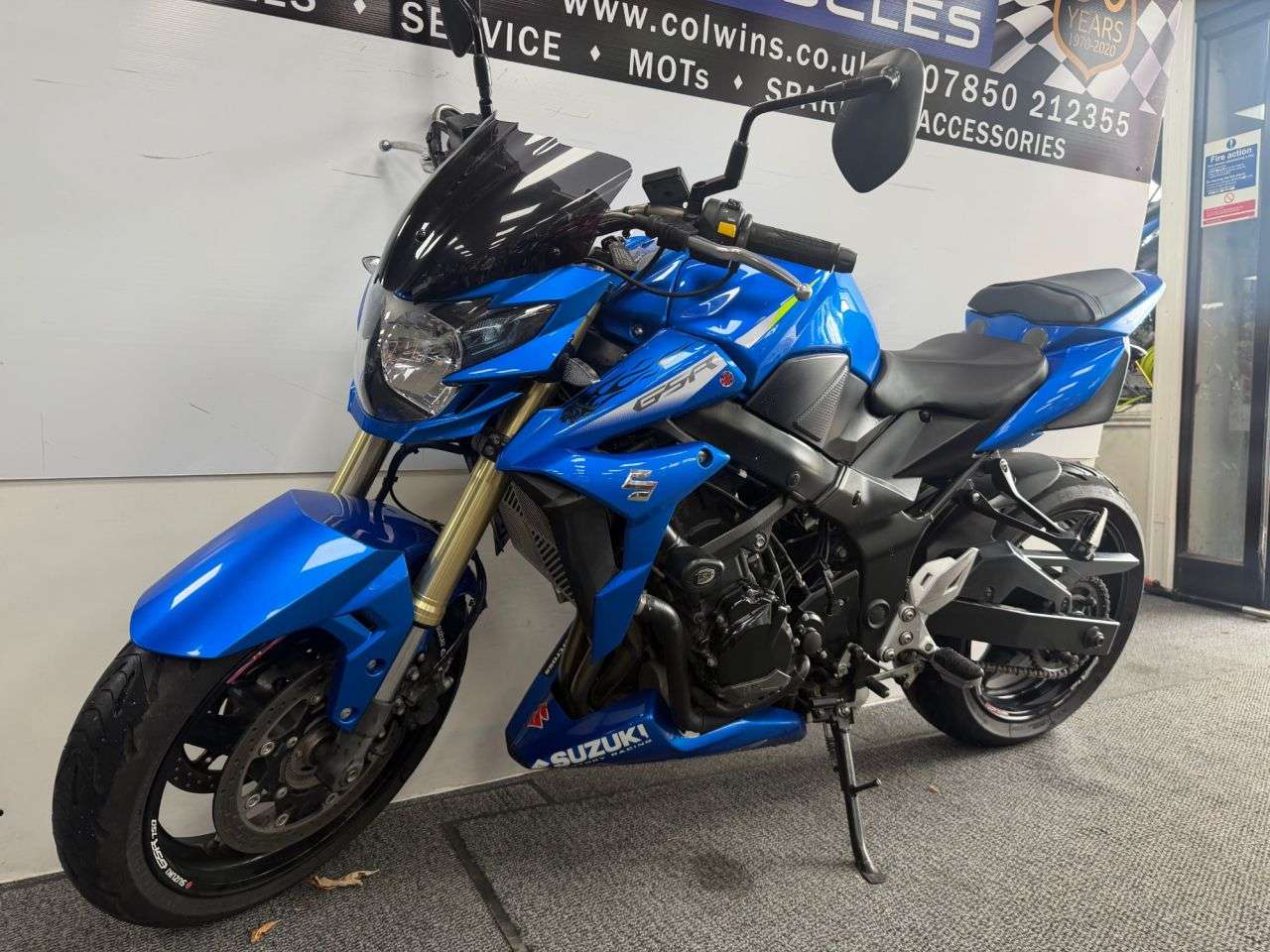 A 2016 SUZUKI GSR750 750 Naked Petrol Manual (106 ps) A 2016 SUZUKI GSR750 750 Naked Petrol Manual (106 ps)