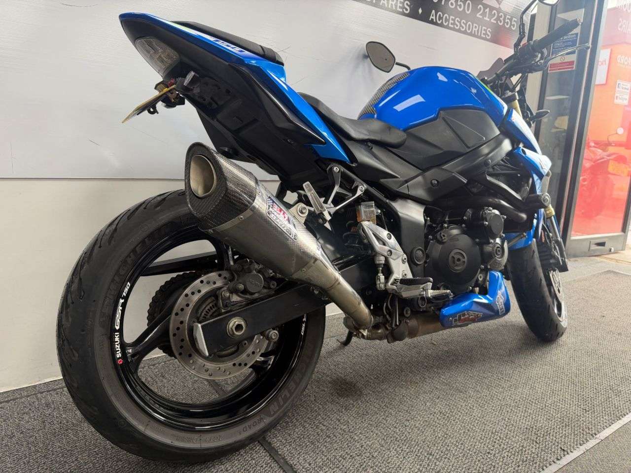 2016 SUZUKI GSR750 2016 SUZUKI GSR750