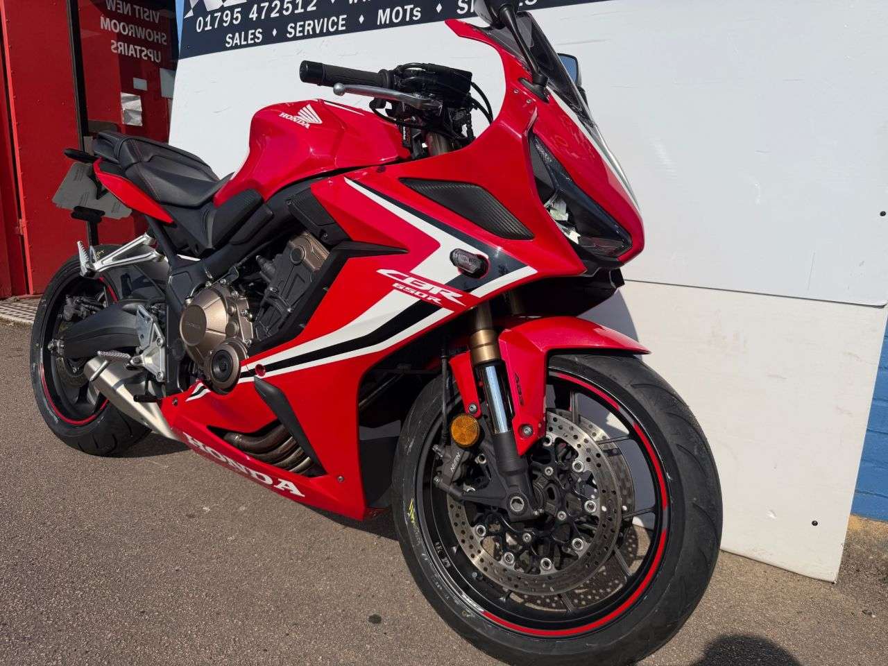 A 2019 HONDA CBR650R 650 Super Sports Petrol Manual Euro 4 (95 ps) A 2019 HONDA CBR650R 650 Super Sports Petrol Manual Euro 4 (95 ps)