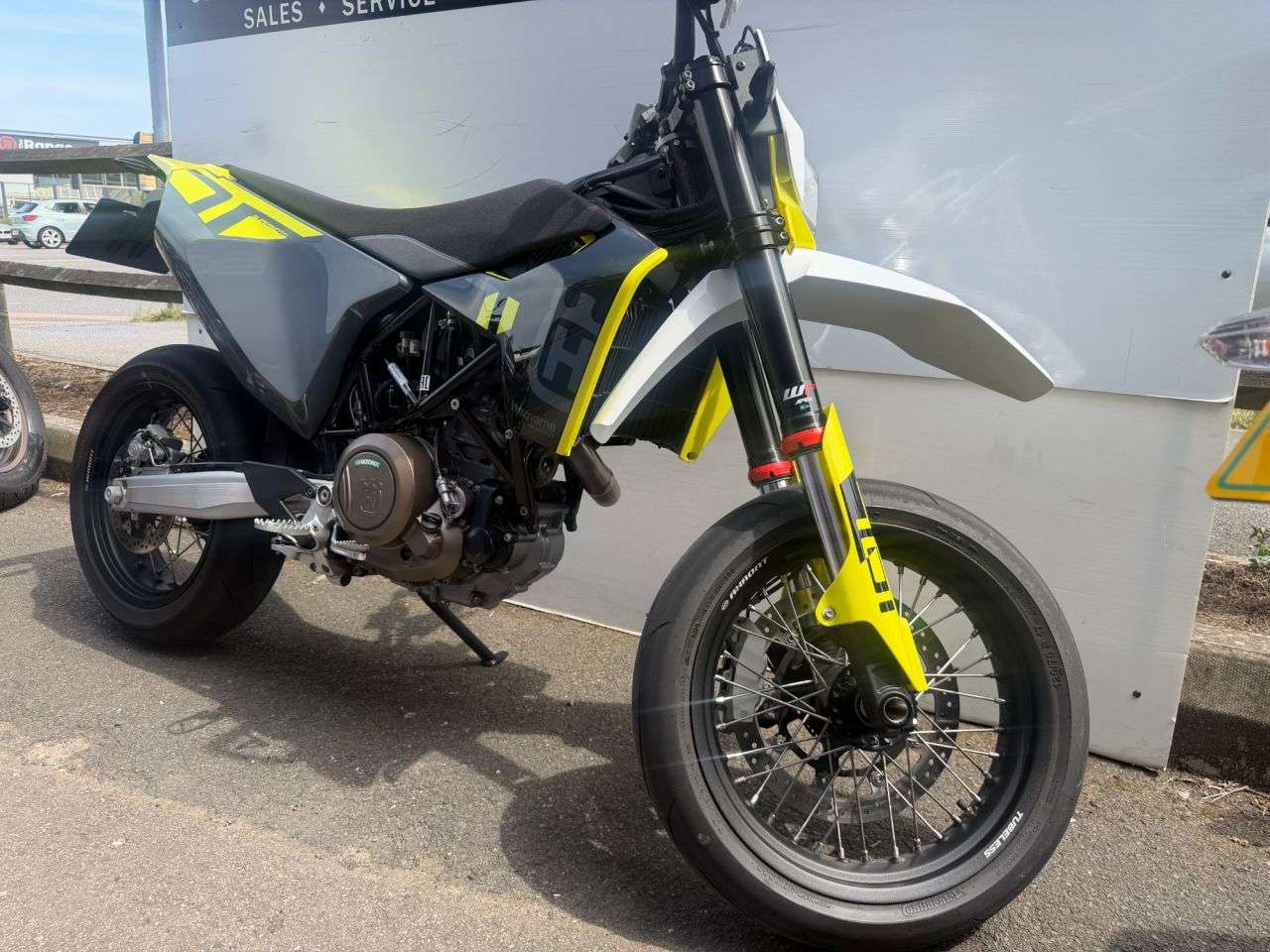 A 2024 HUSQVARNA 701 SUPERMOTO 701 Super Moto Petrol Manual Euro 5 (75 ps) A 2024 HUSQVARNA 701 SUPERMOTO 701 Super Moto Petrol Manual Euro 5 (75 ps)