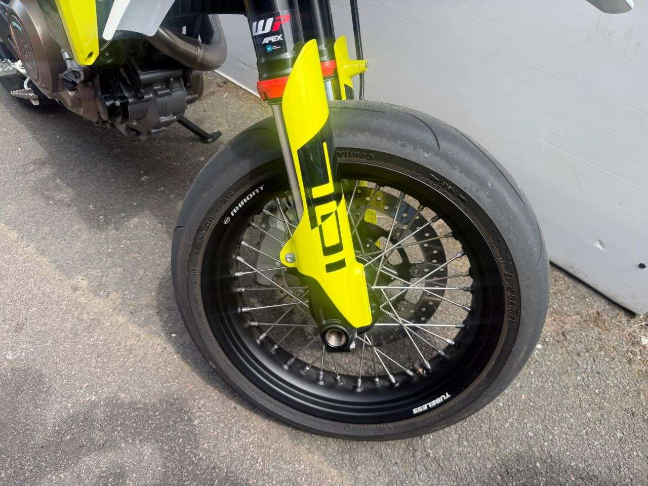 2024 HUSQVARNA 701 SUPERMOTO 2024 HUSQVARNA 701 SUPERMOTO