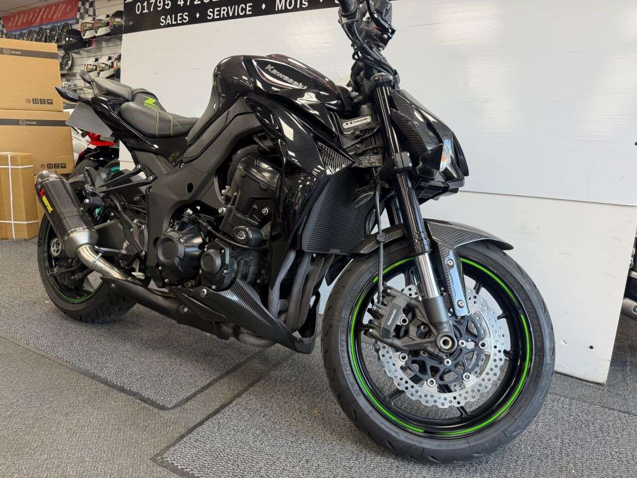 A 2017 KAWASAKI Z1000 1000 Supernaked Petrol Manual Euro 4 (142 ps) A 2017 KAWASAKI Z1000 1000 Supernaked Petrol Manual Euro 4 (142 ps)